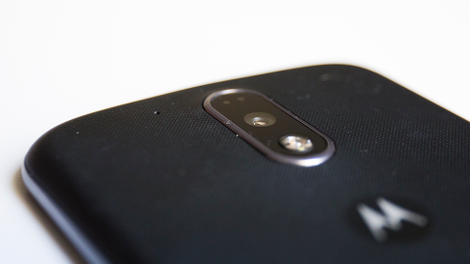 Illustration for article titled The Moto G4 Is a Phone Caught Between Cheapness and Greatness
